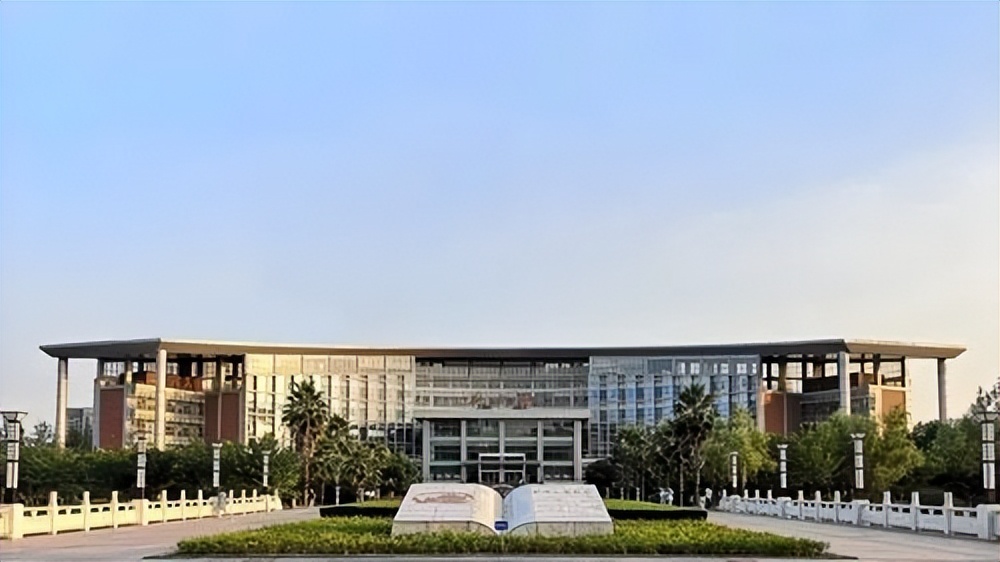 西南财经大学与西南财经政法大学,西南财经大学和西南政法大学哪个好