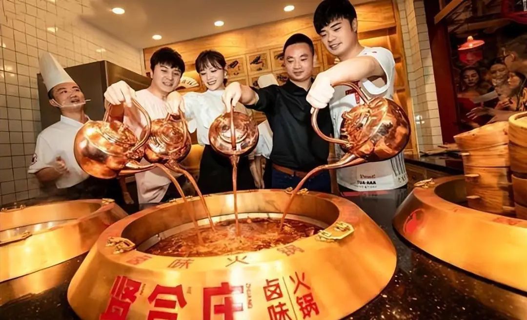 明星开火锅店为什么不在乎亏钱,明星开火锅店一天能挣多少钱