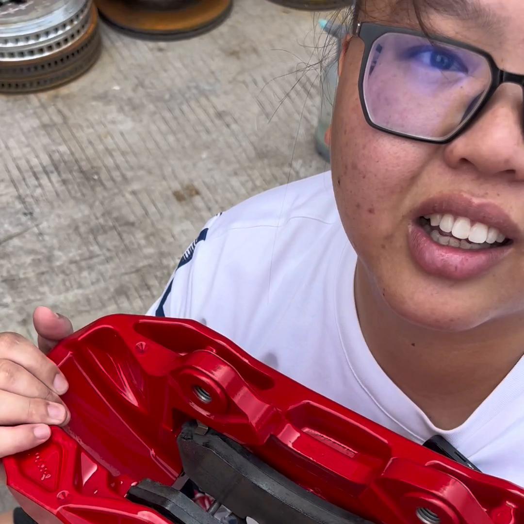 径向卡钳如何改装辐射卡钳,红色卡钳改装店