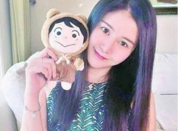 二十几岁姑娘当老年服装模特,29岁女孩做中老年服装模特