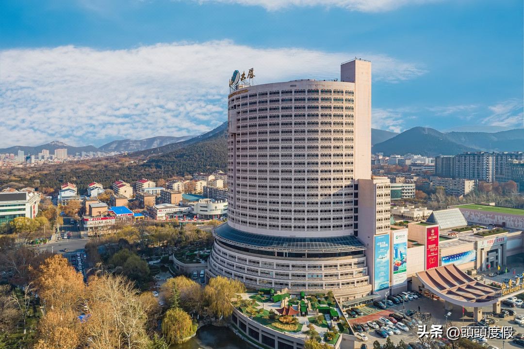 济南前十酒店,趵突泉一城山色半城湖