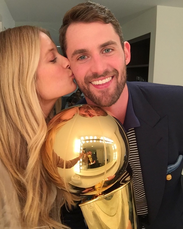 乐福同意詹姆斯参加婚礼吗,乐福有拒绝詹姆斯参加他的婚礼吗