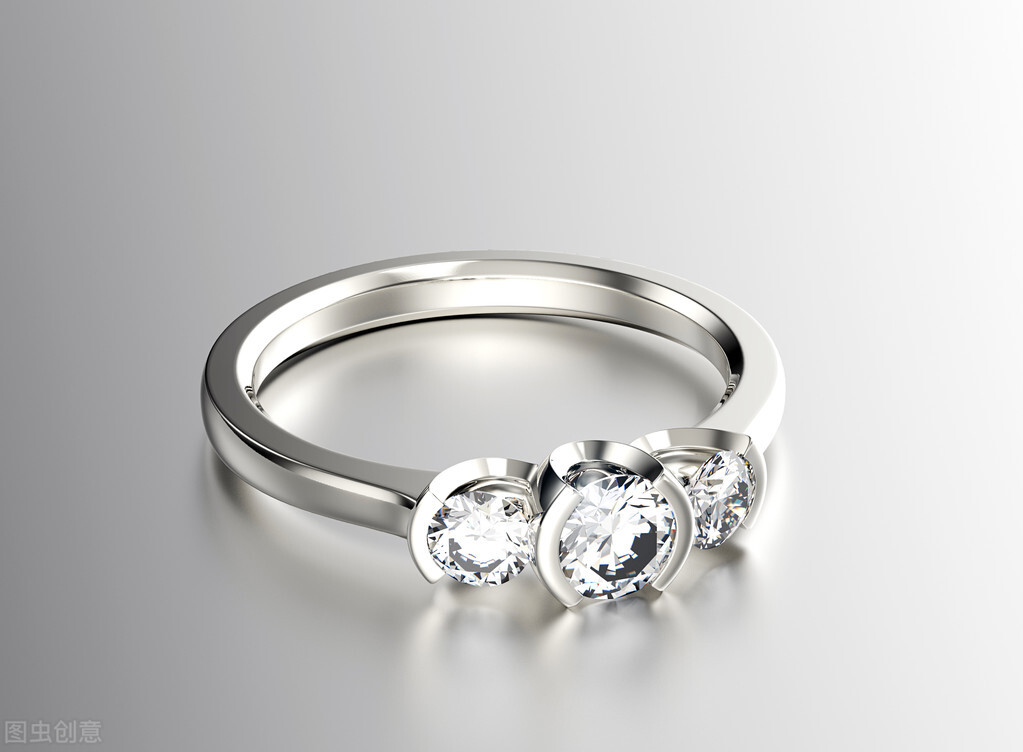 钻戒上面的钻碎了一点怎么修复,钻戒怎么镶嵌钻石不容易掉