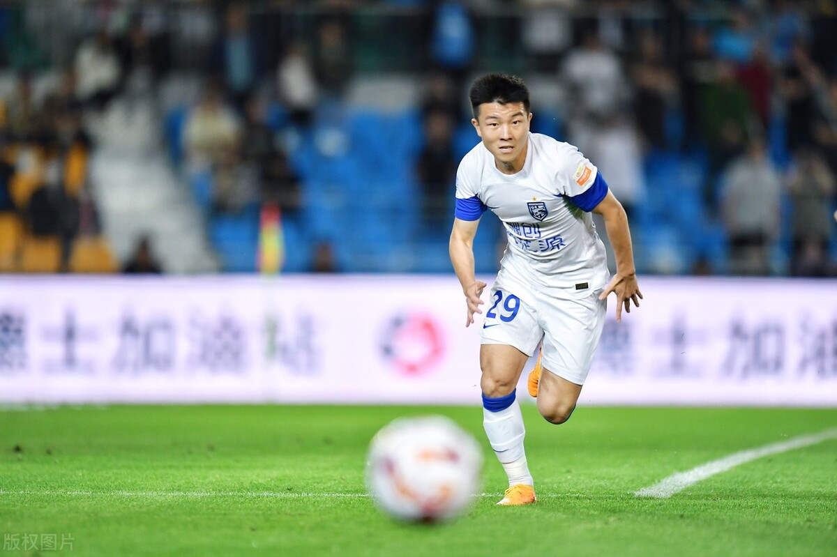 武汉三镇队豪取中超八连胜,武汉三镇取得中超首球