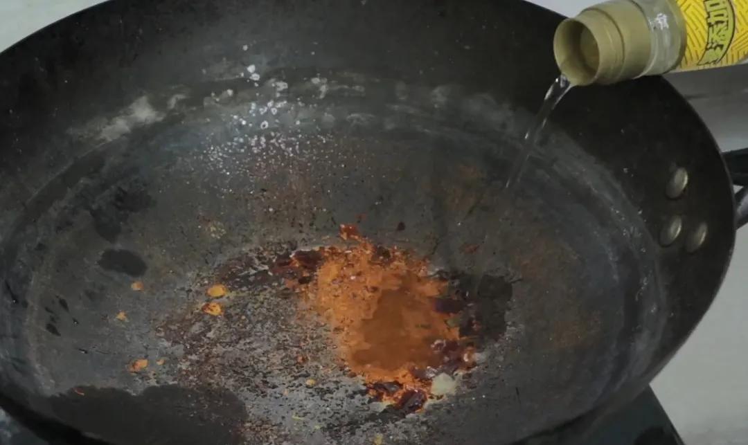 铁锅永不生锈秘诀白醋,铁锅生锈没有小苏打怎么处理