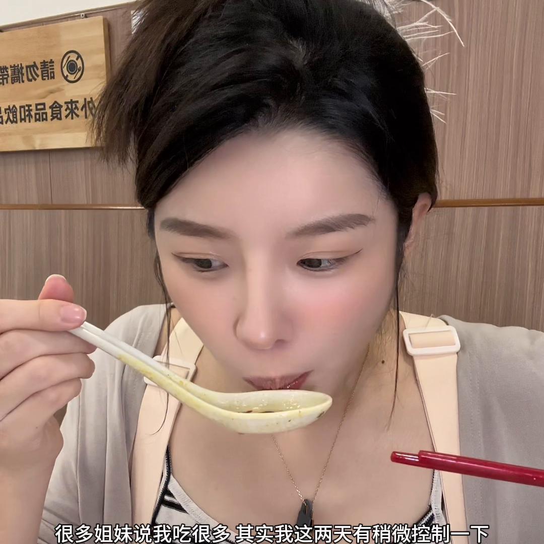 肚子下部突然刺痛,肚子会突然的刺痛一下是怎么回事