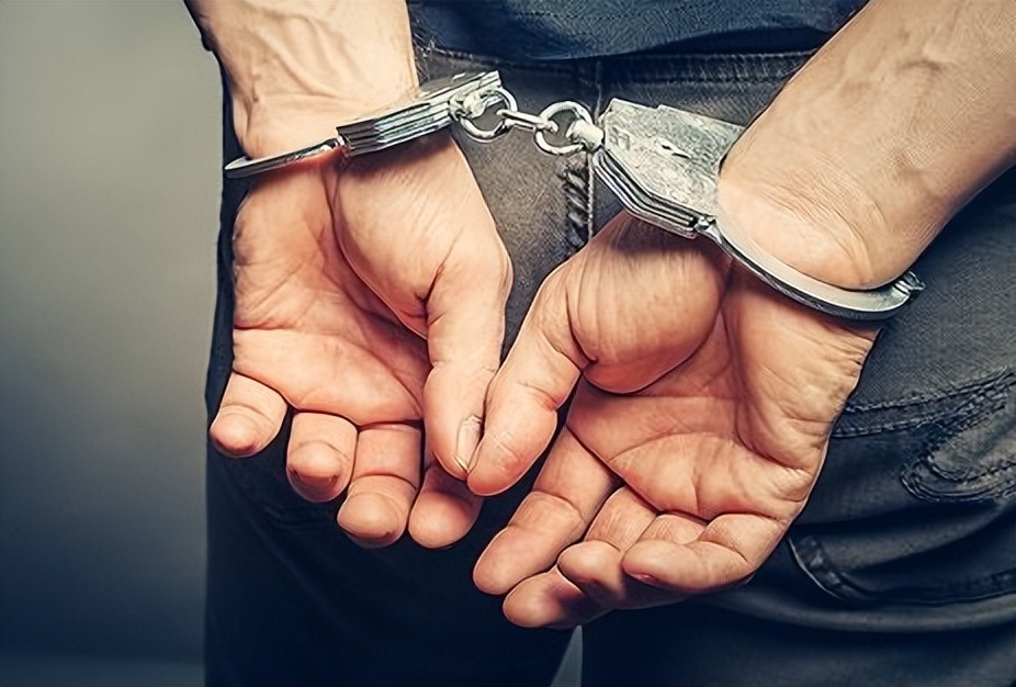 海滩上撸铁棒,在海滩中撸铁棒赚钱