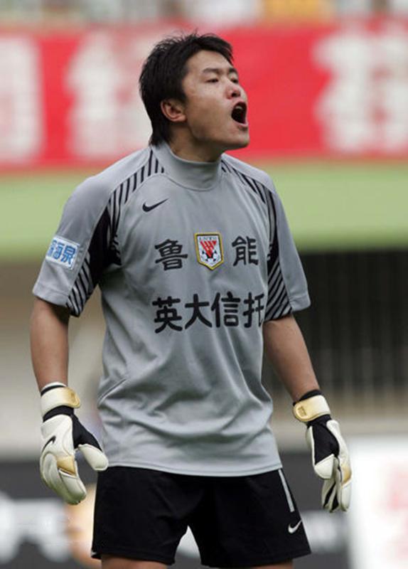 韩镕泽失误，泰山遭遇守门员之殇；全靠王大雷？郝伟选择不明智