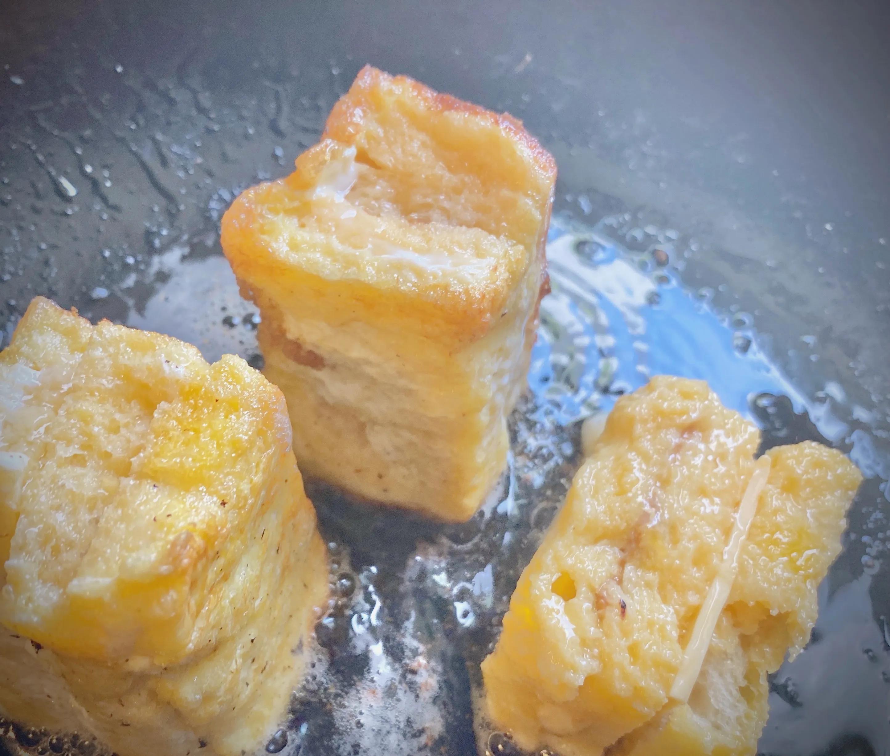 15秒教你做西多士早餐下午茶首选,港式早餐番茄牛肉通粉西多士滑蛋