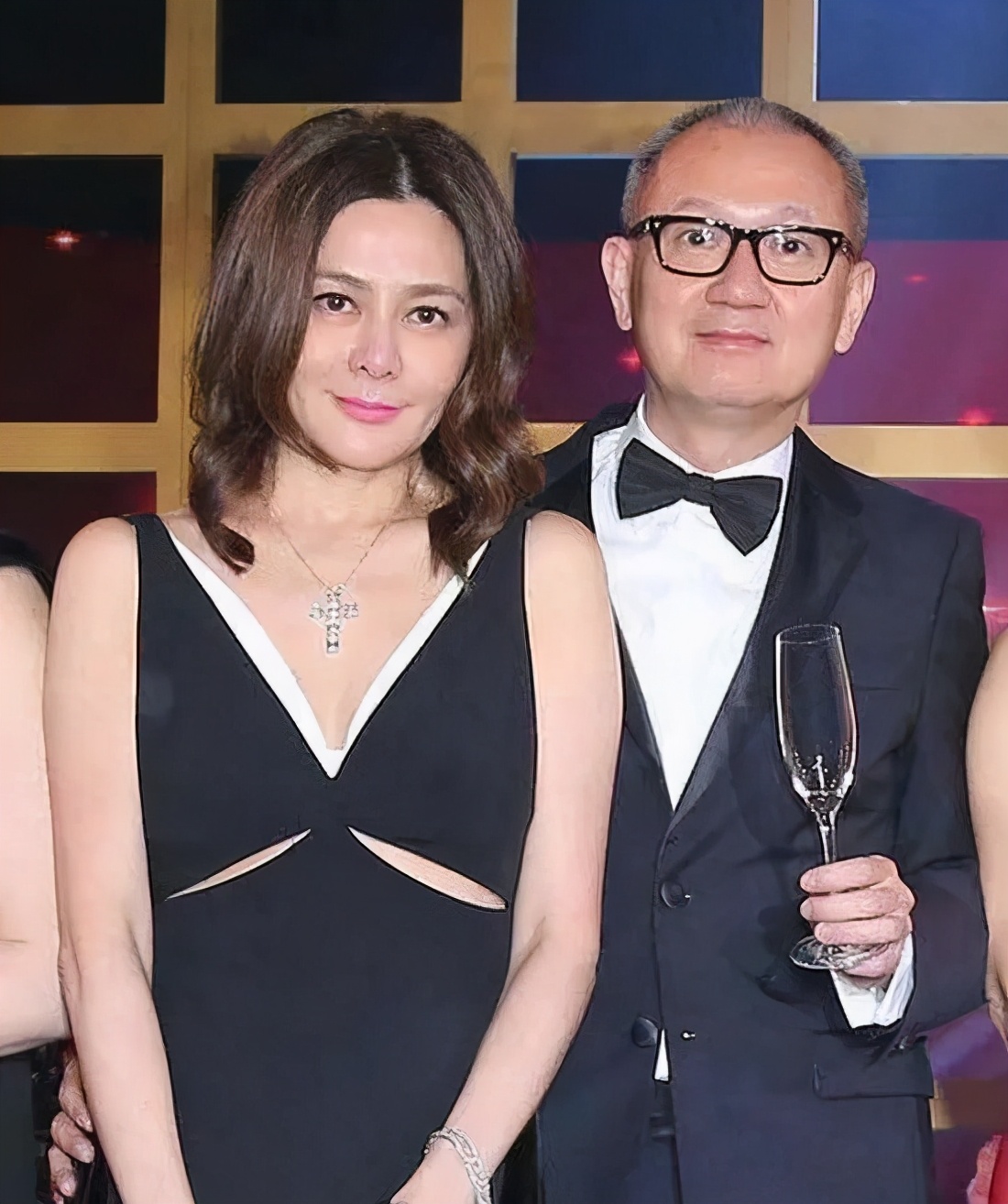 关之琳以往的几段恋情 (关之琳一共有几次婚姻)