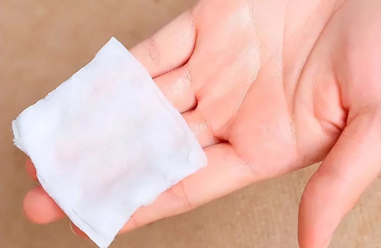 脸部泛红有红血丝怎样淡化,怎么改善脸上的红血丝