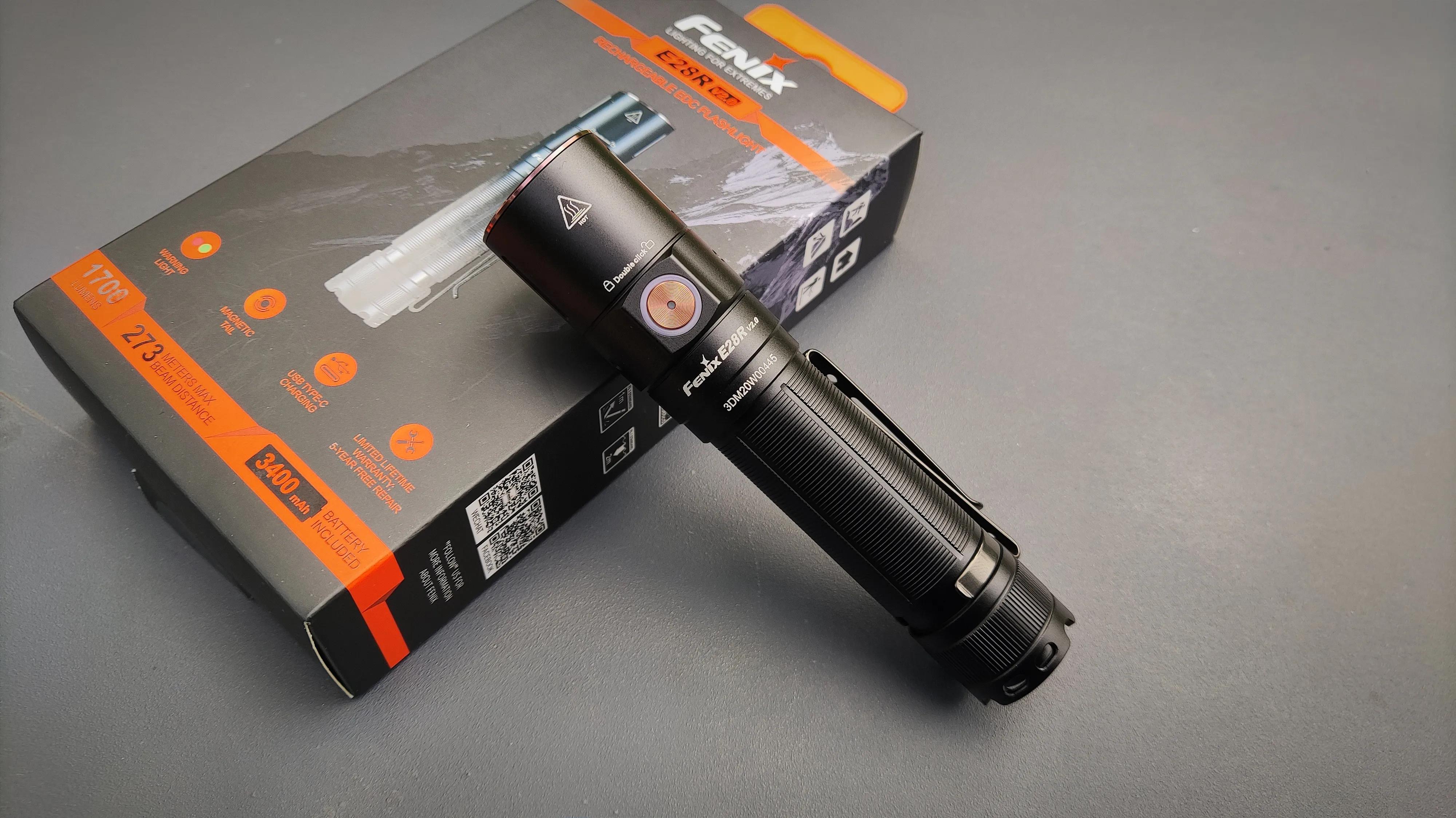 经典新升级，全能EDC便携直充小直——菲尼克斯E28Rv2.0手电评测