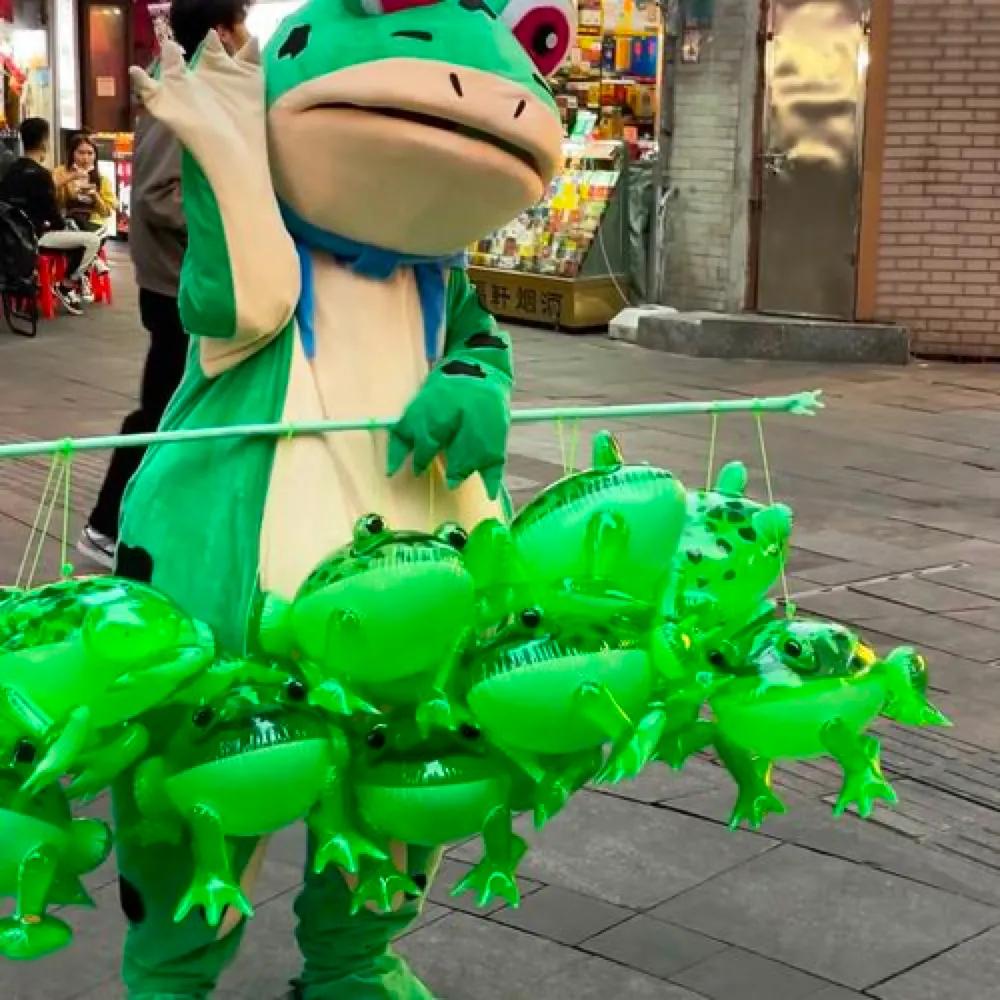 地摊盲盒摆摊技巧,盲盒地摊生意最新视频