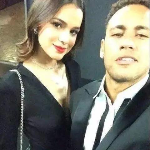 世界足球明星哪位妻子最漂亮,世界足球明星谁的女友最漂亮