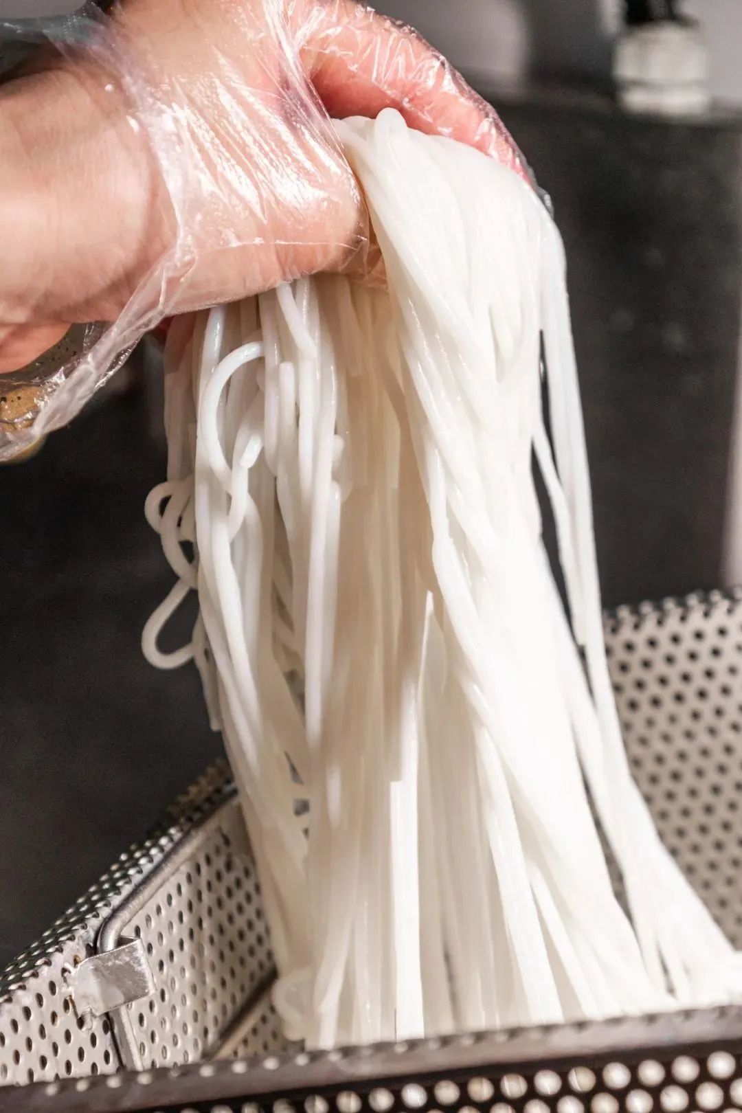 蒙自源过桥米线云南正宗第一名,云南蒙自第一碗米线