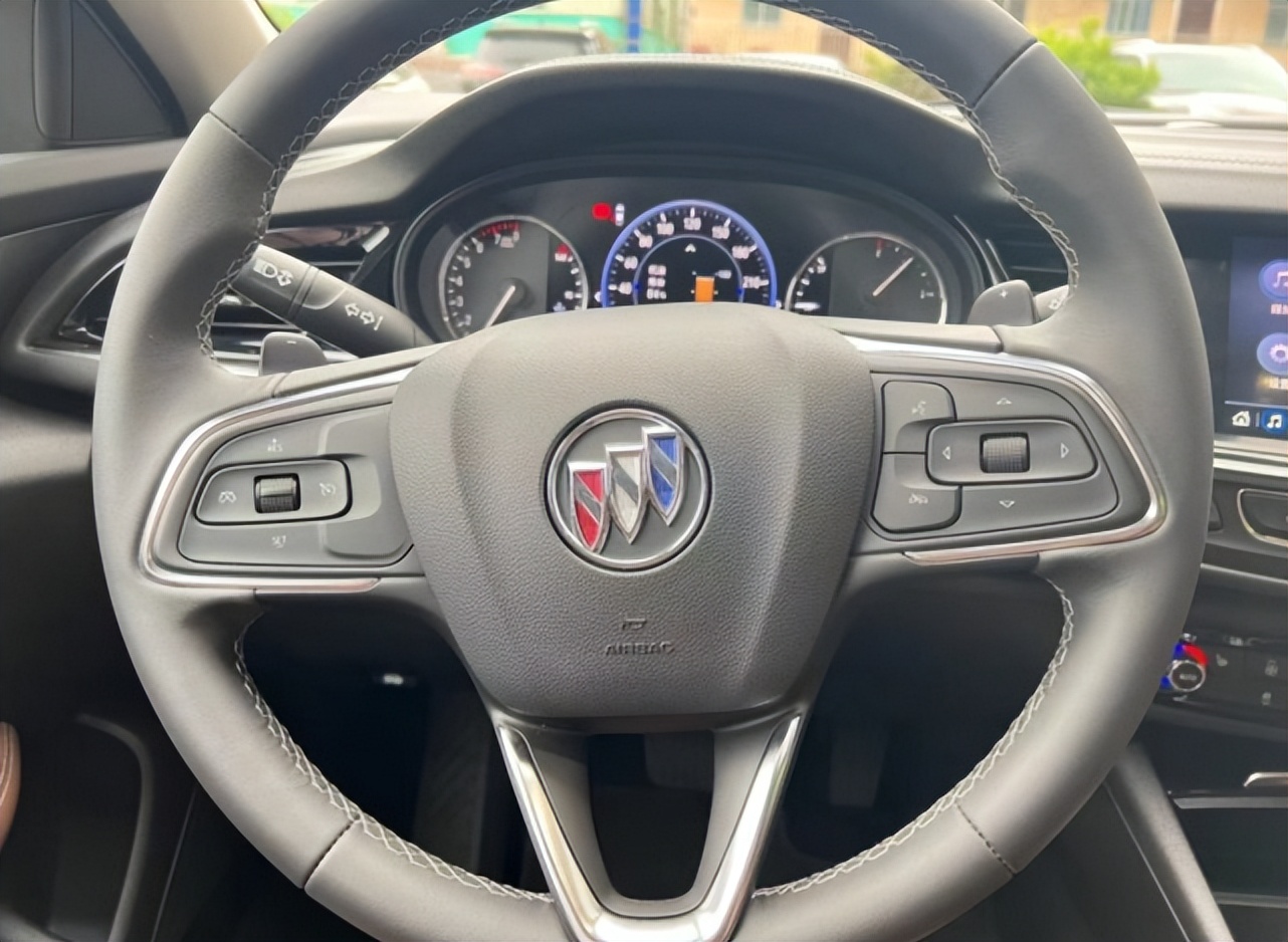 买别克君威值吗车主说了大实话,别克君威提车真实感受