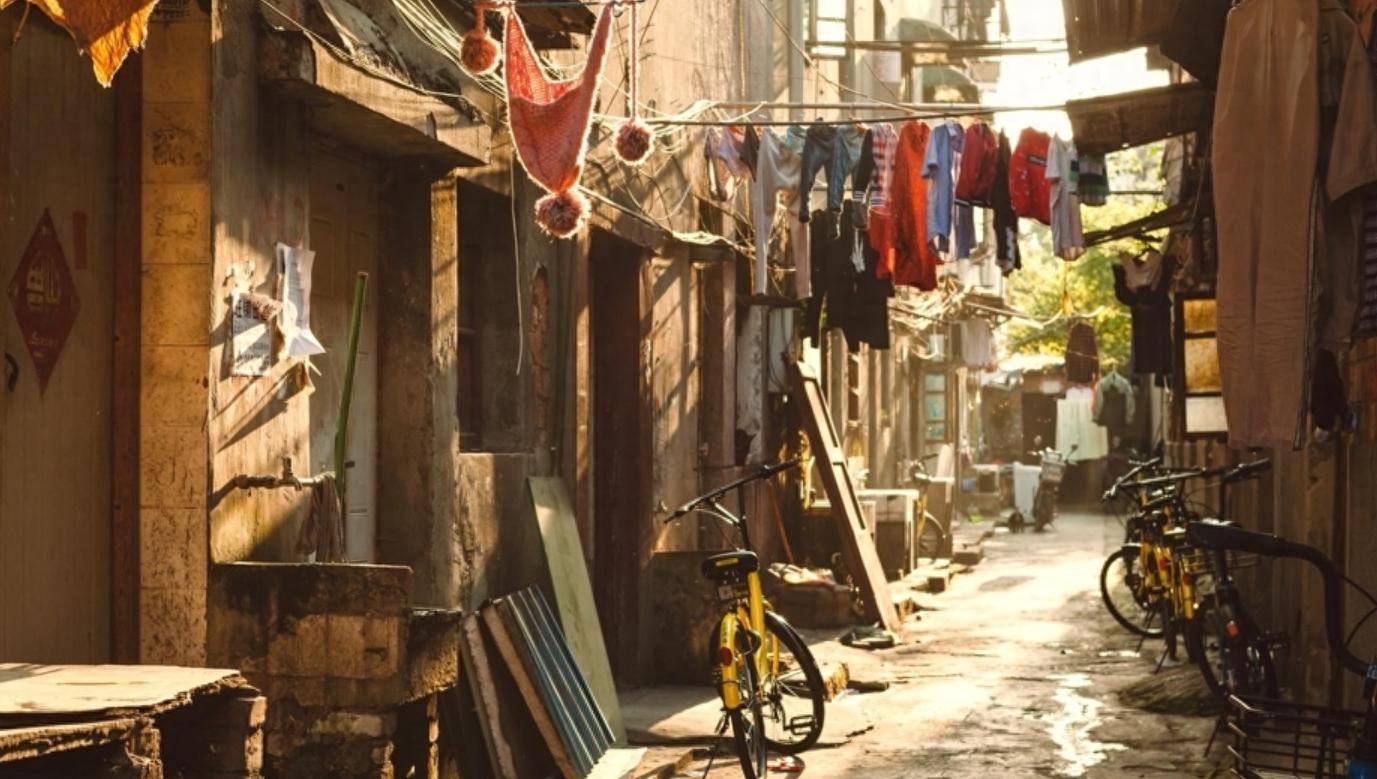 30岁女护士与男医生家中发生关系,因内衣引发血案,丈夫被判死刑