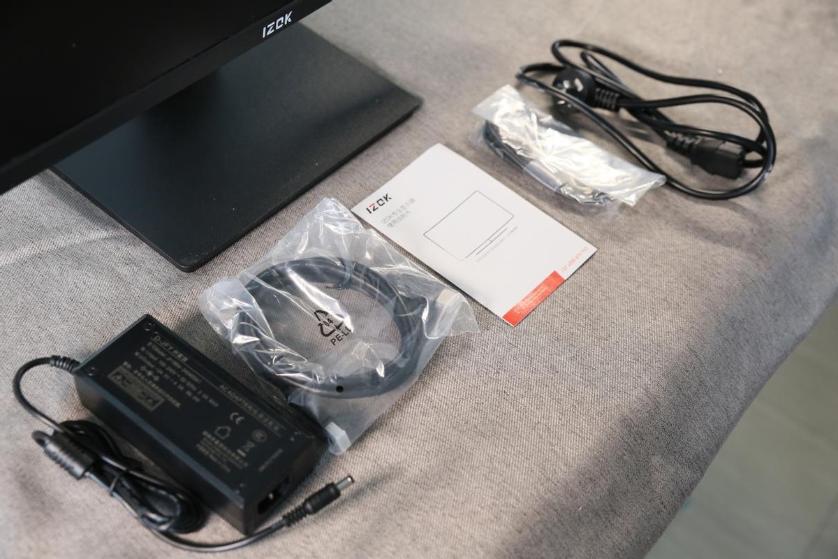 色域100%srgb不闪屏的显示器,不漏光的4kips显示器