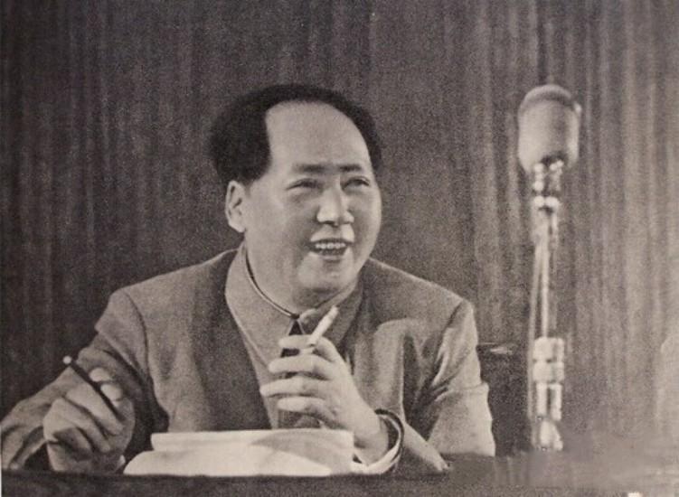 1972年，尼克松不满意毛主席送的4两茶叶，周总理一句话轻松化解