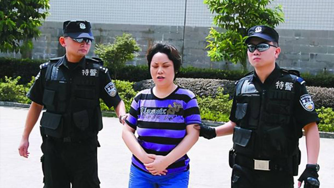 “白宫教父”文强：霸占警花强奸女学生，被捕后自供玩弄女明星