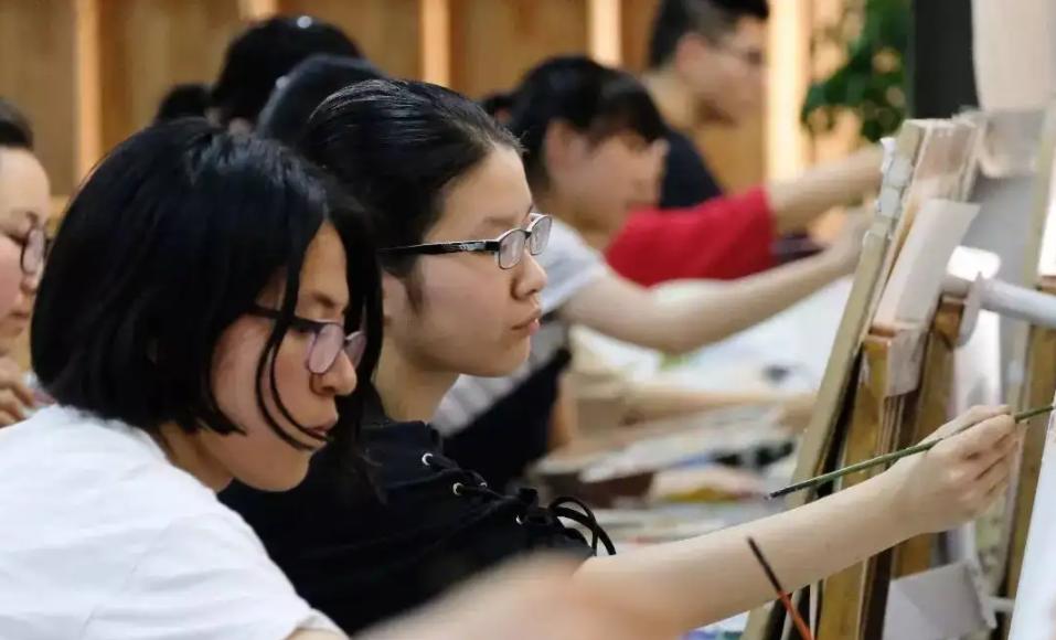 南京美术集训画室找哪家,想考美院附中选哪个画室集训