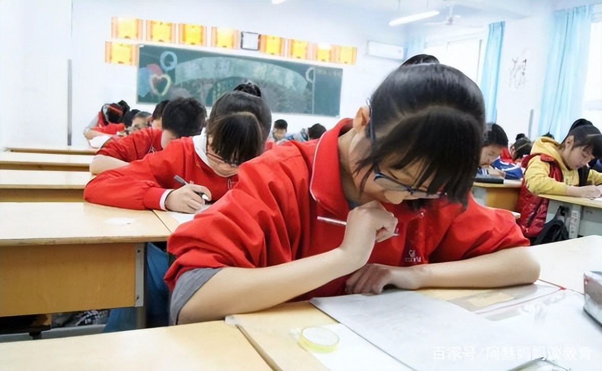 老师批分数时为什么下边画两横线,分数下面画一条横线什么意思