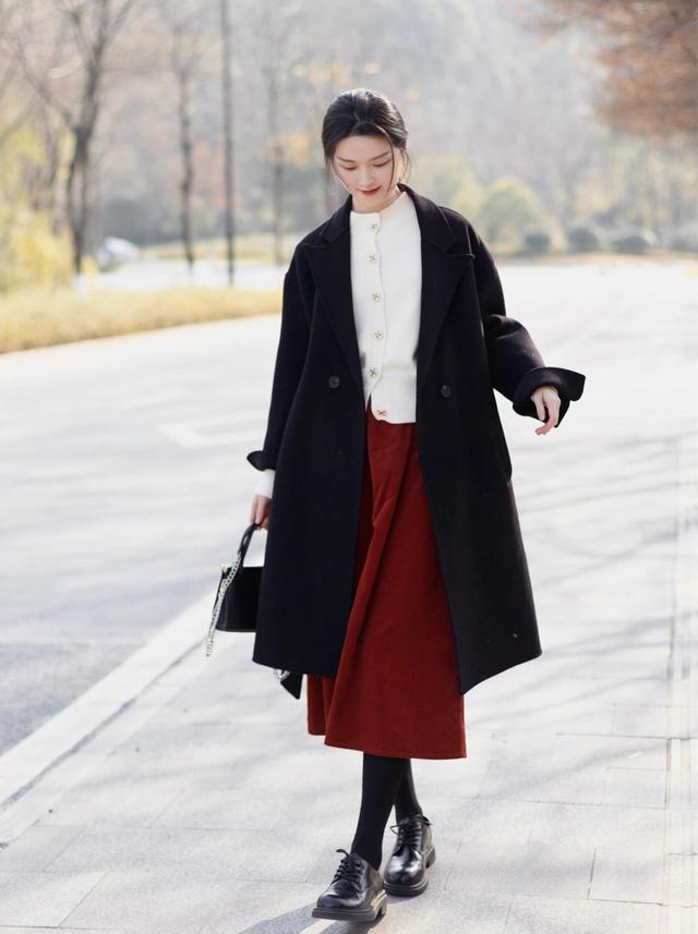 今年流行的裙子袜子,春季搭配裙子穿的袜子推荐