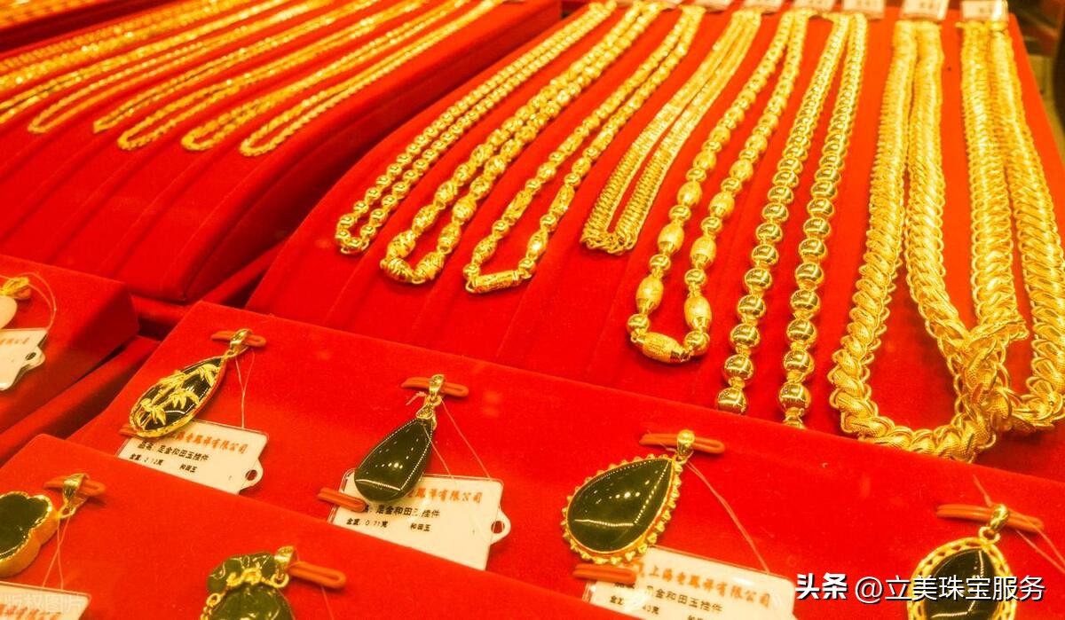 不懂黄金买的时候怎么挑选,不懂玉的人怎么买玉手镯