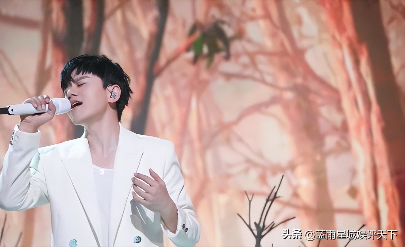 张杰身骑白马声生不息歌词啥意思,身骑白马张杰完整版声生不息伴奏