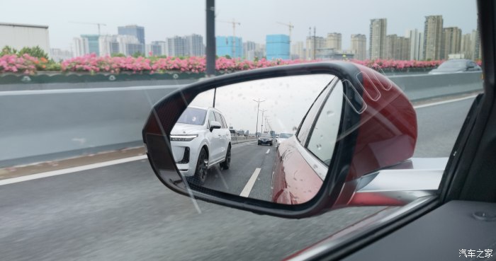 比亚迪汉dm大雨天怎么开安全,比亚迪汉dm-i尊享型夜间行驶