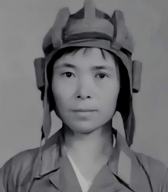 身穿15元鞋子老人向社会捐款1000万,老人穿15元鞋给家乡捐款1000万