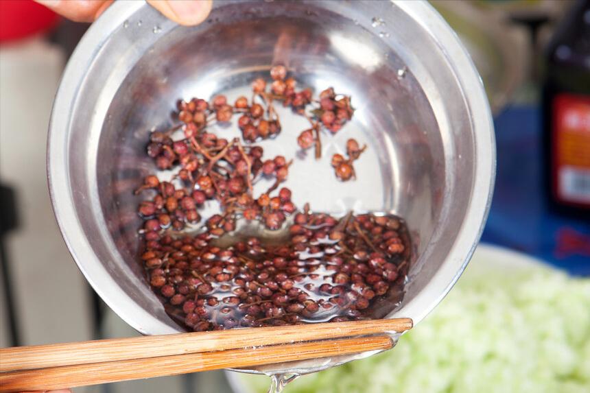 调肉馅要放多少水的正确方法,调肉馅一斤肉放多少水