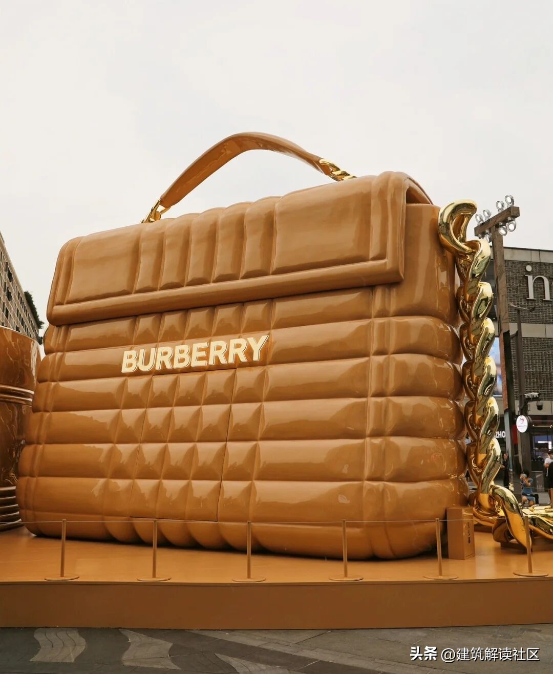 路易威登店铺装修图,路易威登专卖店陈列风格