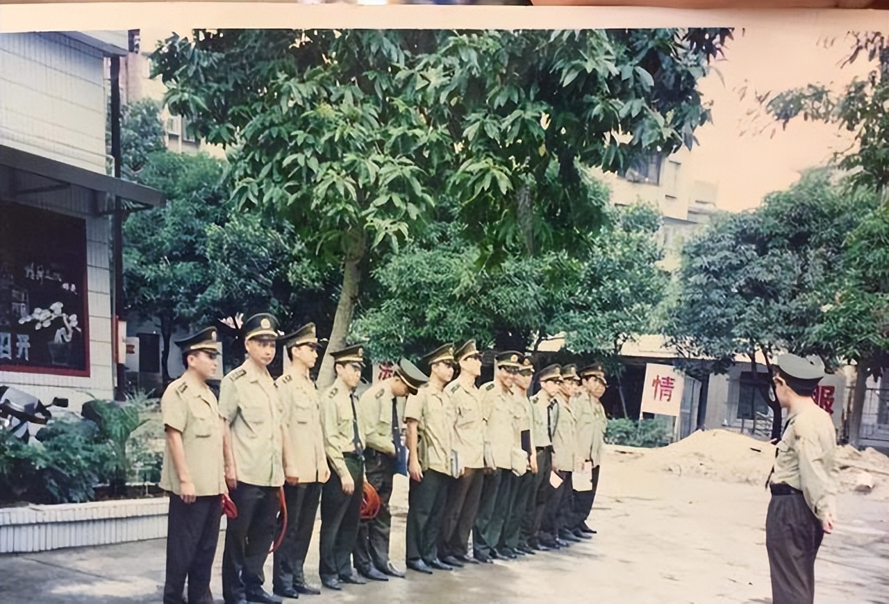 “戴笠股票”案：文盲冒充戴笠之子骗财骗色，其中包括高中女青年