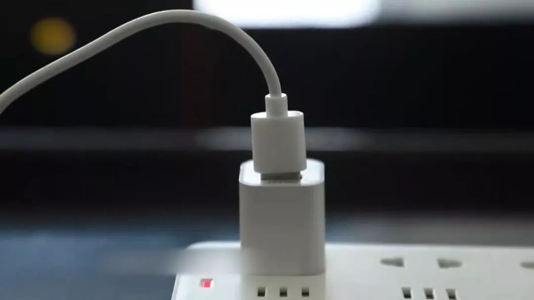 苹果手机充电发烫严重会爆炸吗,苹果11手机充电发烫严重会爆炸吗