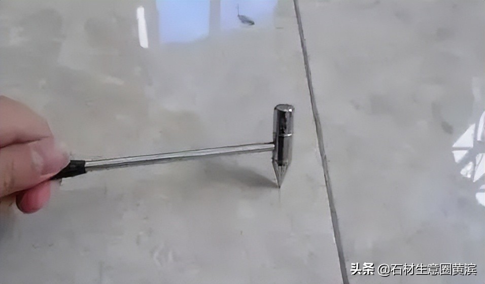 防止石材地面空鼓应采取哪些措施,大楼外墙下地面洒水石材空鼓塌陷