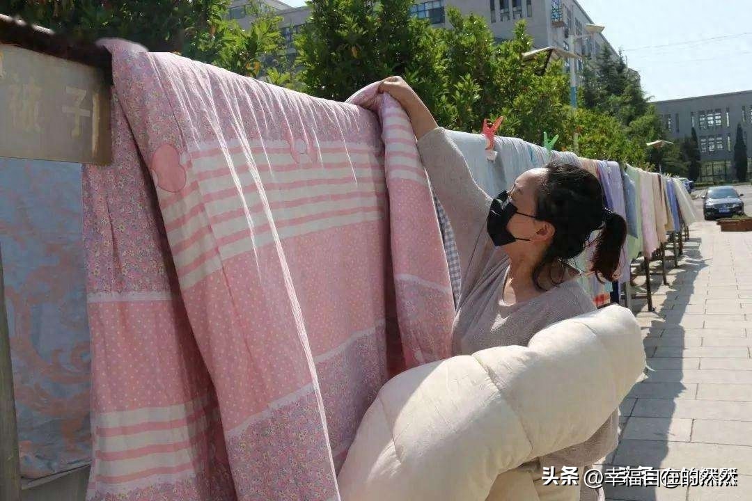 羽绒被太阳晒能杀菌吗,羽绒被洗后晒干有黄渍