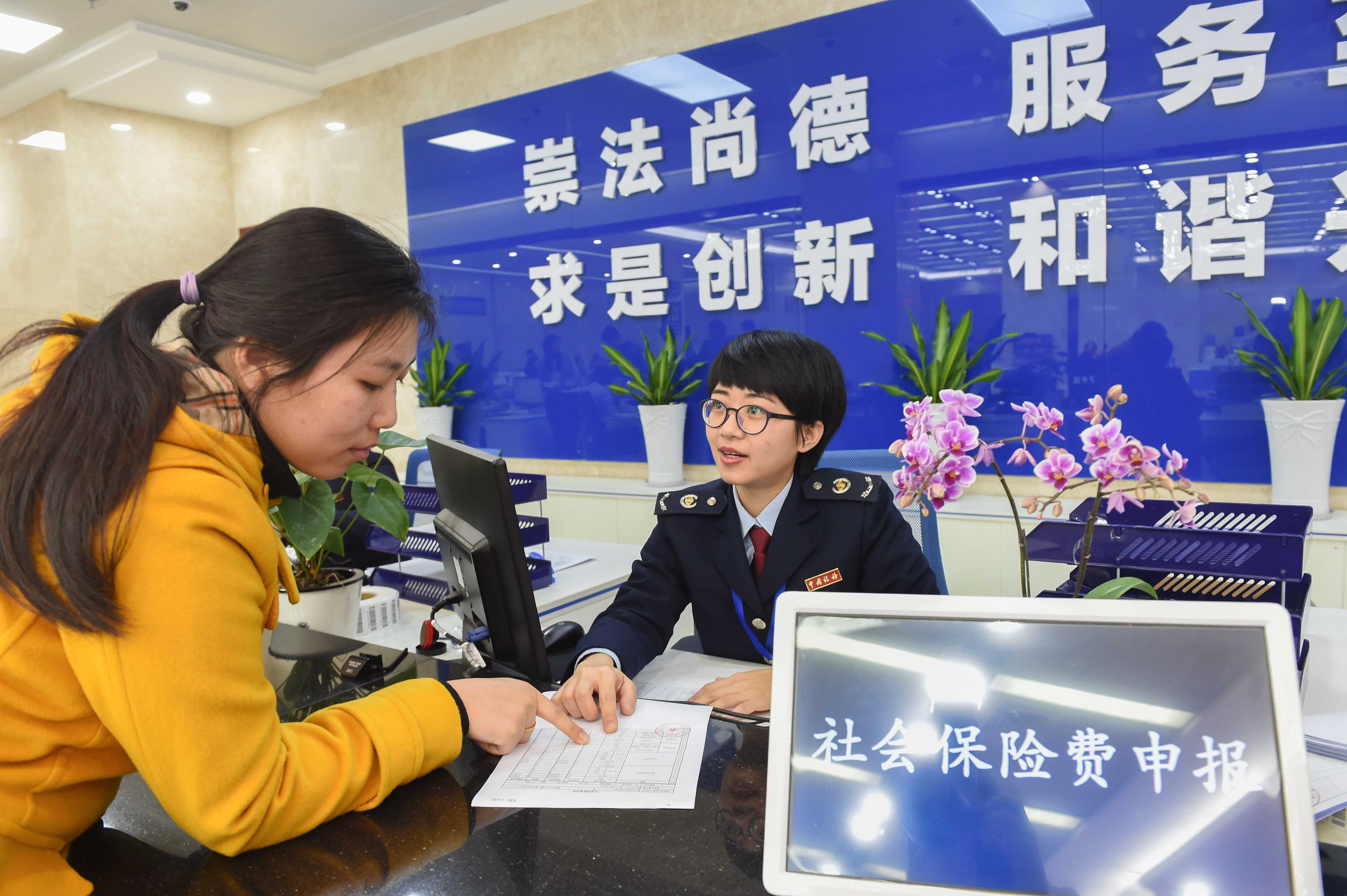 职工社保转灵活就业社保吃亏吗,农村社保职工社保两者都交吃亏吗