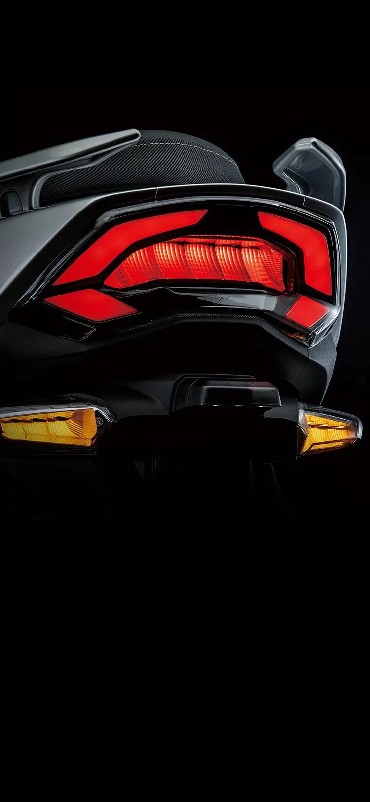 豪爵uhr150踏板对比本田pcx160,豪爵踏板uhr150有没有双闪