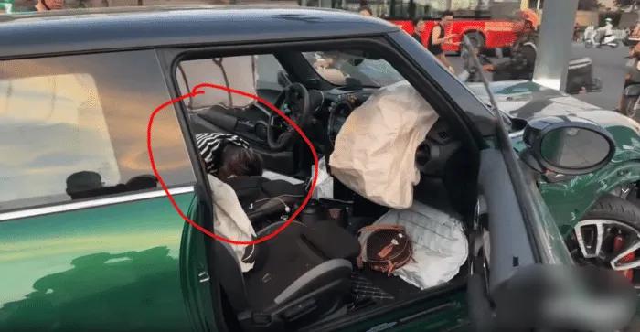 女子驾车连撞4辆电动车致1死4伤,女子开车致一死四伤判全责