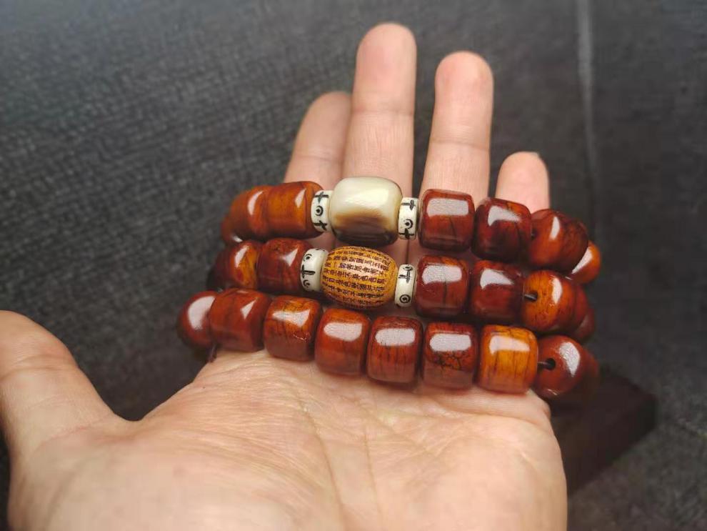 牛骨文玩一般什么颜色,牛骨文玩用哪个部位的骨头