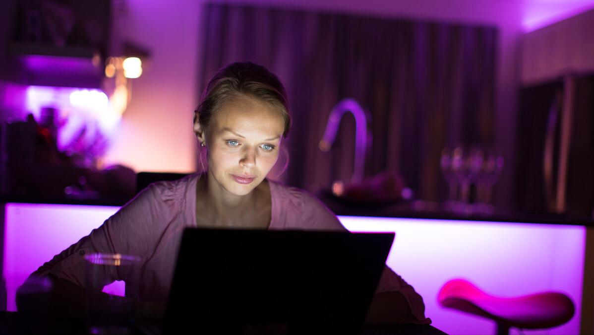 白头发越长越多什么原因,白头发越长越多怎么回事年轻人