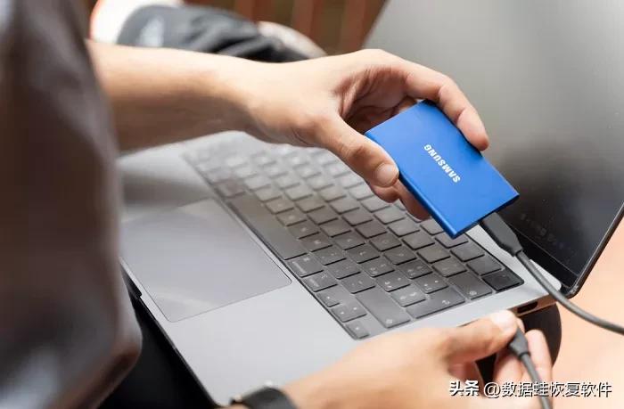 插进移动硬盘却不显示,移动硬盘不显示的原因