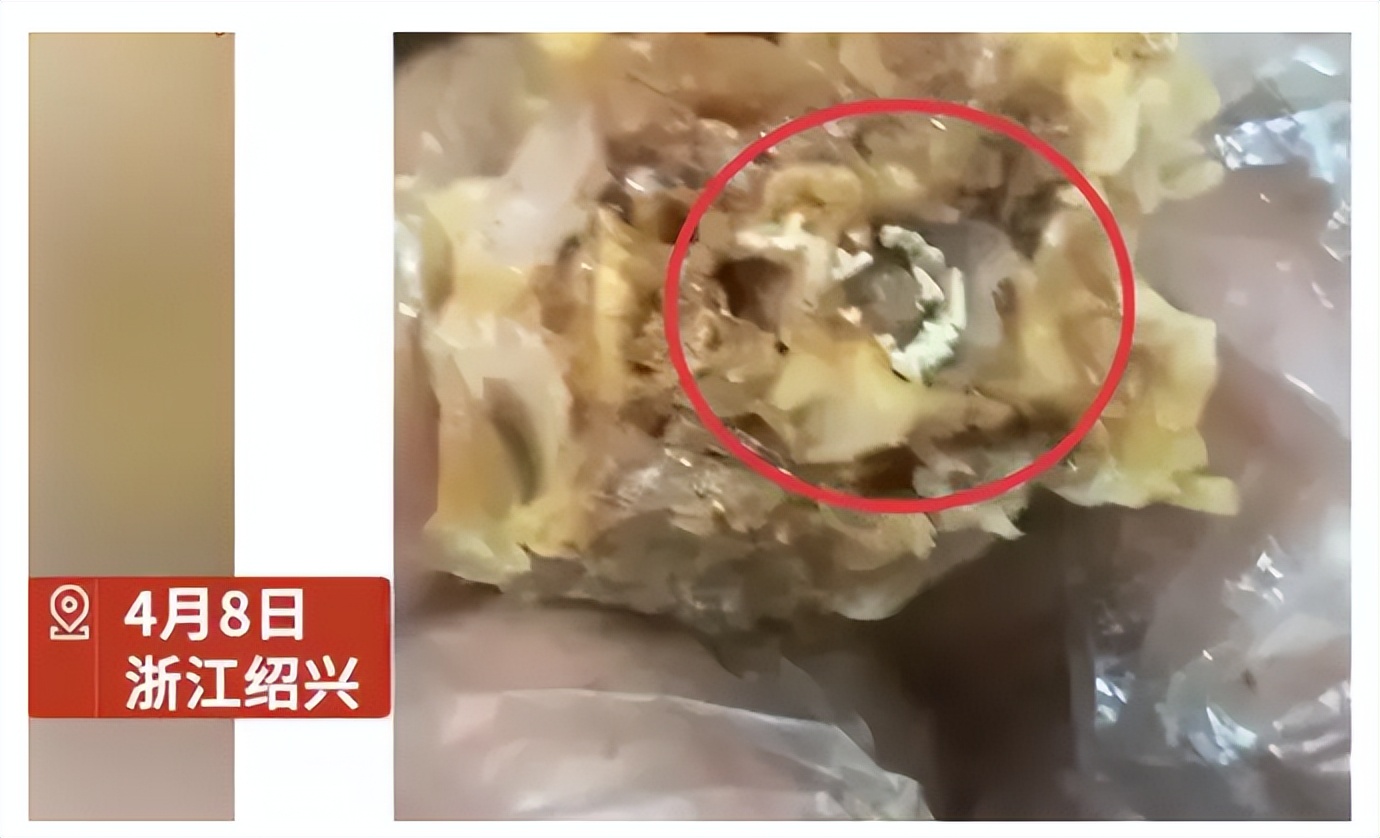 网友称绝味鸭脖吃出苍蝇卵状物,女子吃烤鱼惊现活蝇