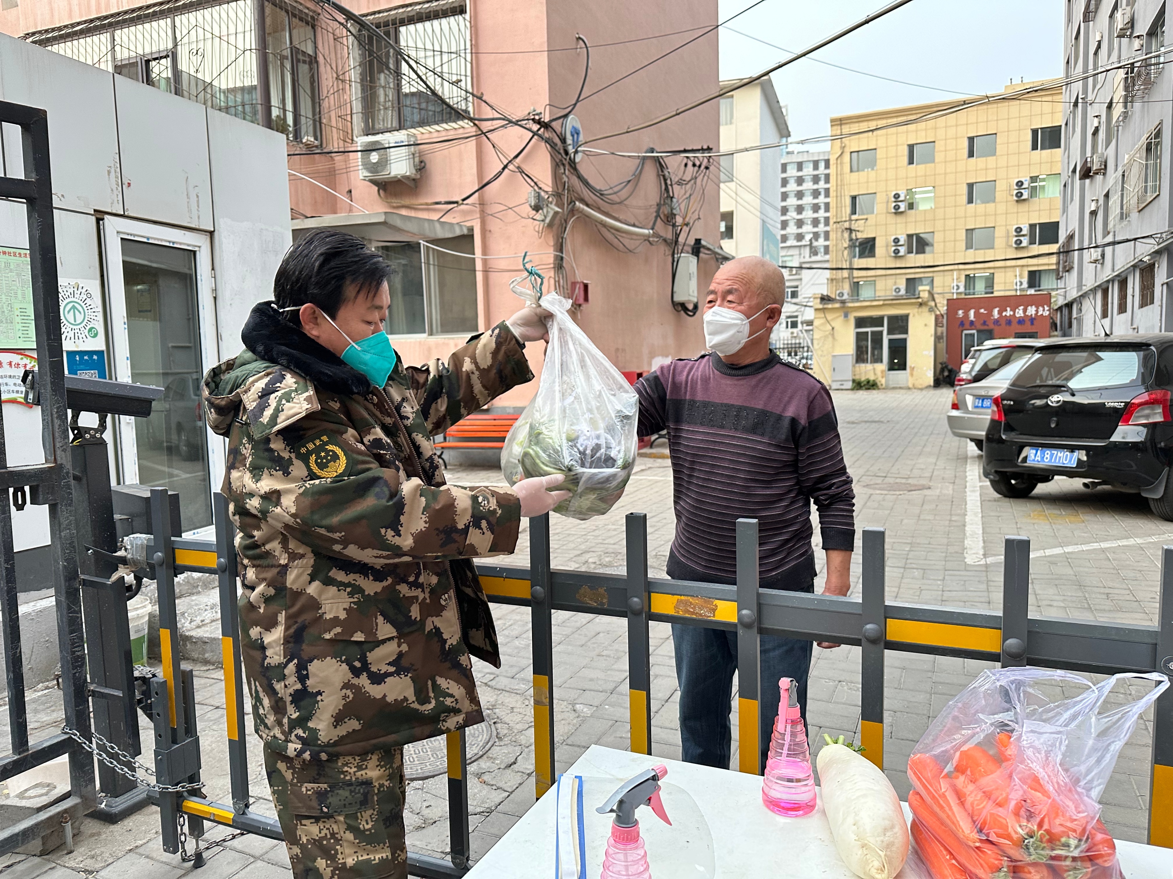 志愿服务不打烊真情帮扶暖人心,暖心小分队志愿服务暖民心