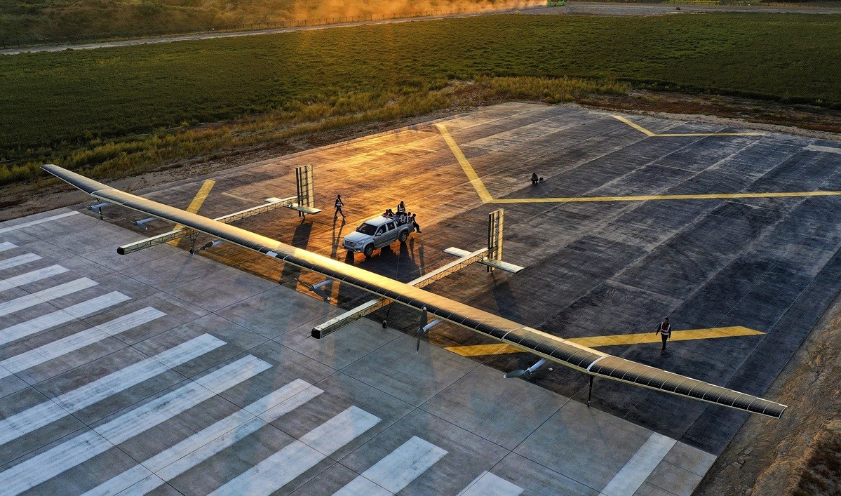 美军测试隐身无人机,美军测试最新直升机