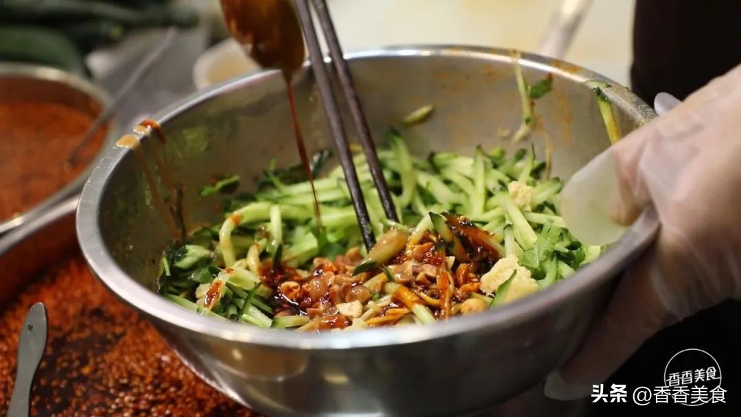 一款一年四季都可以煎烤炸的小吃,藏在小巷子里的人气小吃