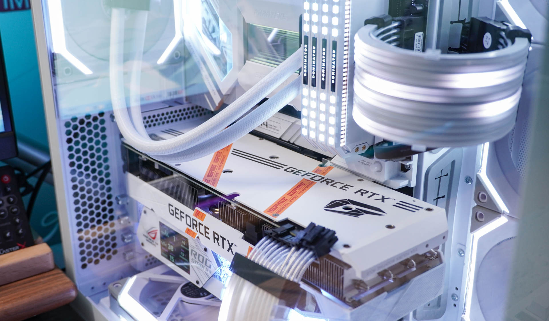 白色主题硬件及桌搭分享