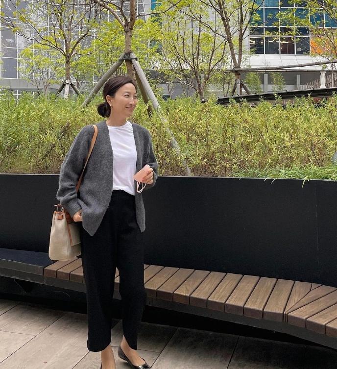 秋冬的洋气感穿搭一定少不了灰色,解锁灰色系高级穿搭穿出高级感