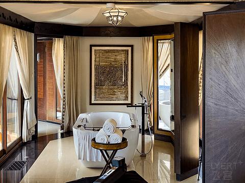 阿联酋丽思卡尔顿,阿联酋野奢帐篷